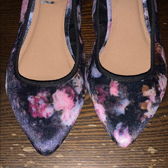 Report Floral Velvet Cassia Point Ballet Flats - Picture 2 of 5
